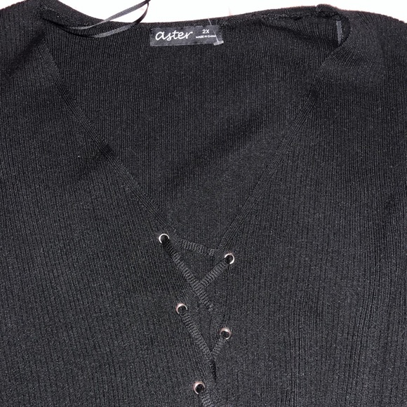 Black shirt. Size 2XL super soft and stretchy fabric - Picture 4 of 4